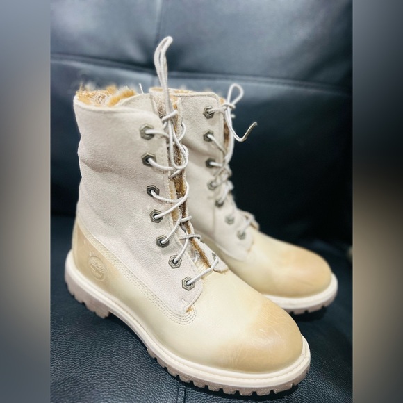 Timberland faux fur boots size 6 very soft in the inside cozy for cold weather - Picture 1 of 13